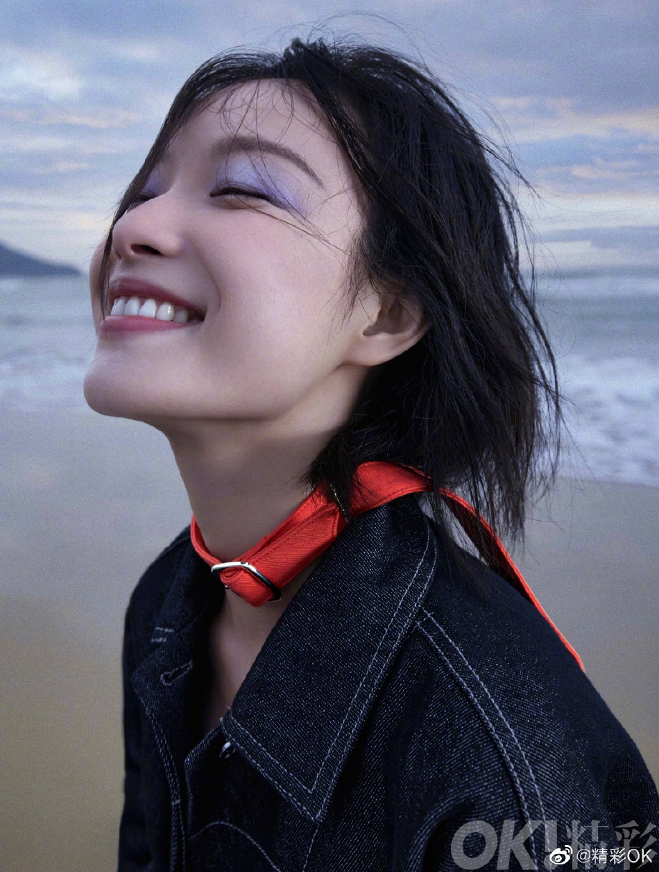 倪妮蓝紫色眼影酷飒又摩登写真