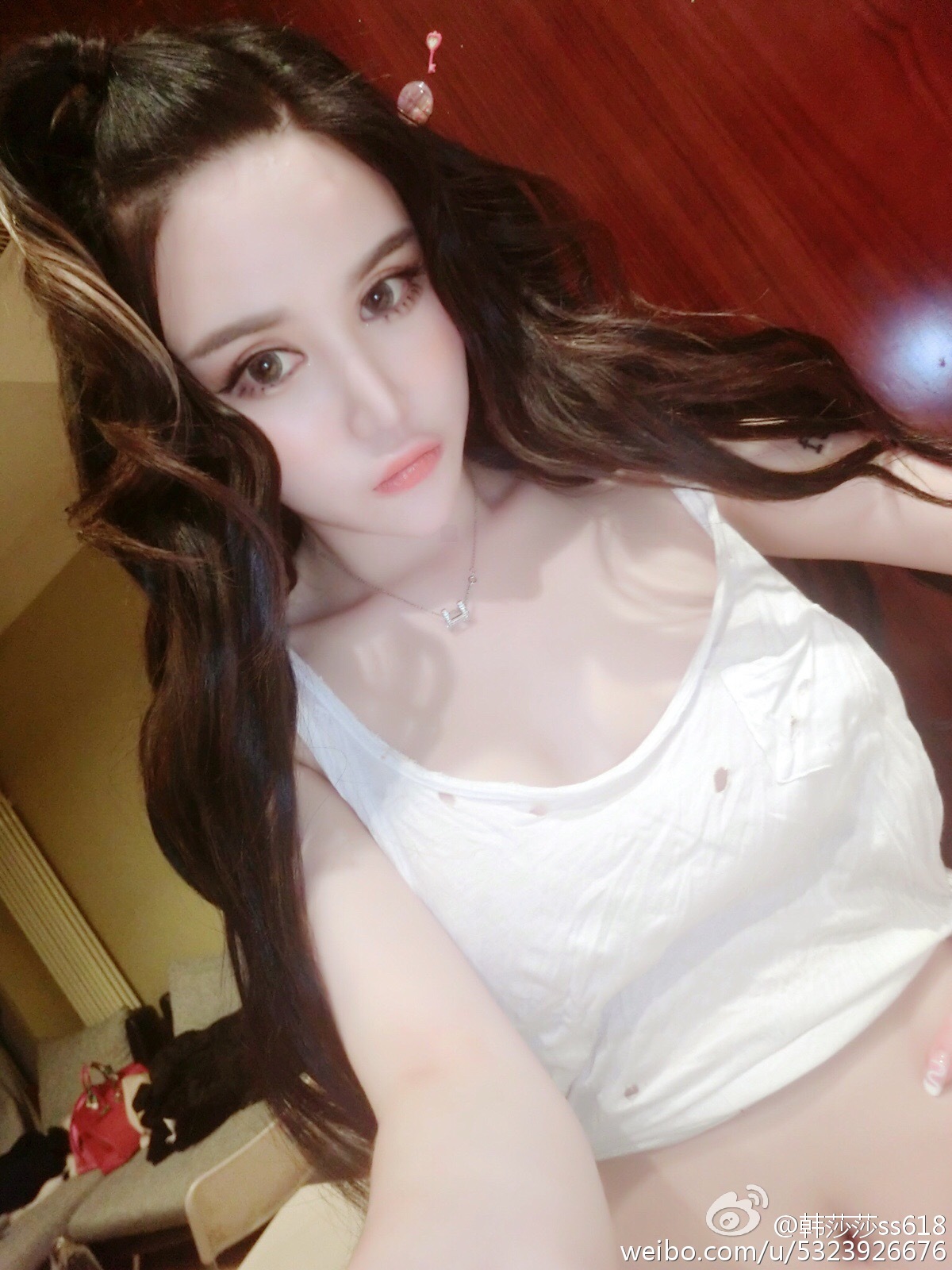 黑丝袜吊带美女性感车模