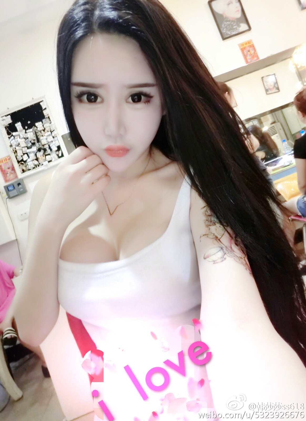 黑丝袜吊带美女性感车模