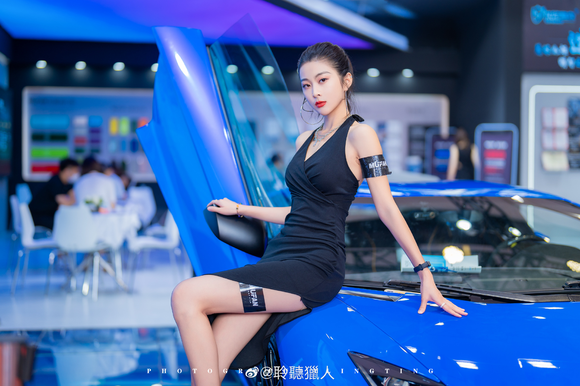 车模美女性感优雅大秀靓丽身姿车展摄影