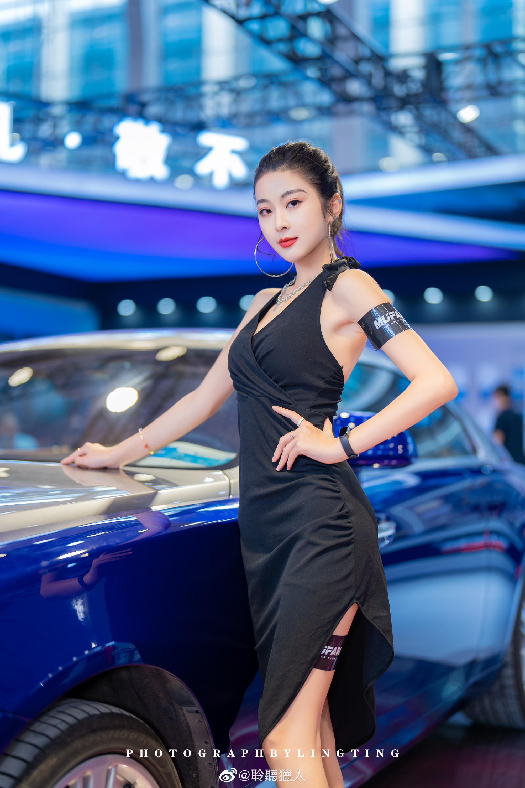 车模美女性感优雅大秀靓丽身姿车展摄影