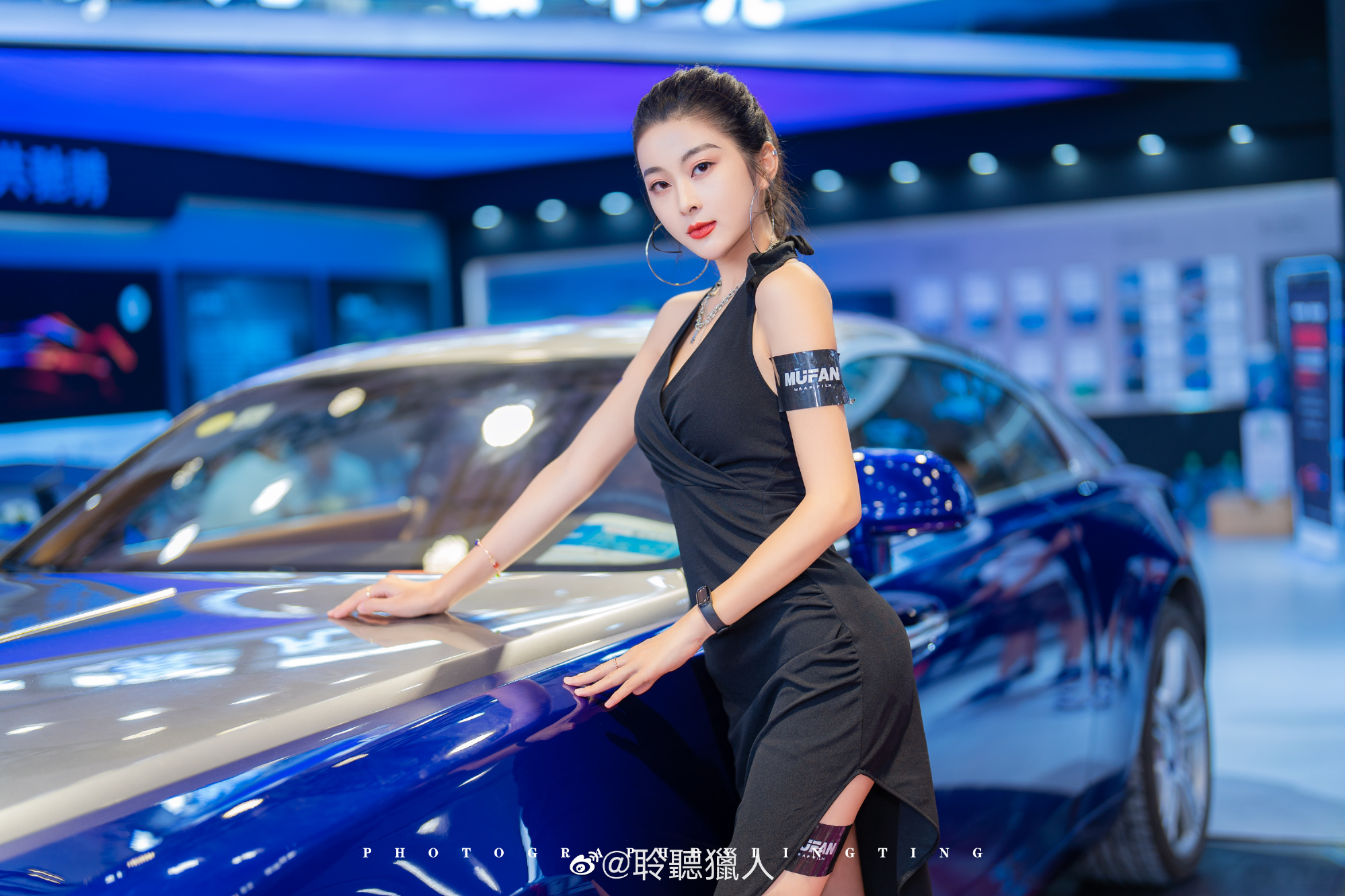 车模美女性感优雅大秀靓丽身姿车展摄影