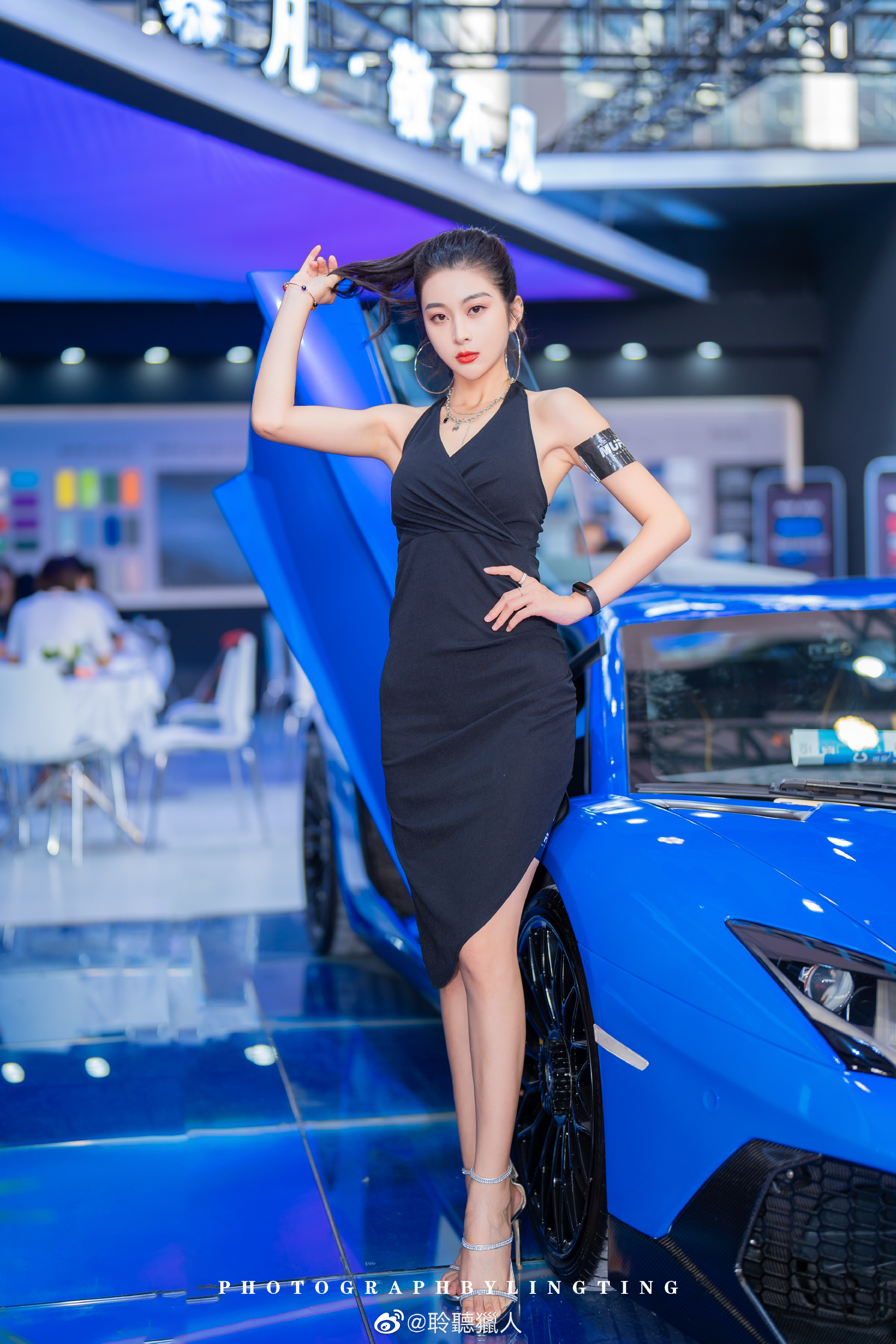 车模美女性感优雅大秀靓丽身姿车展摄影