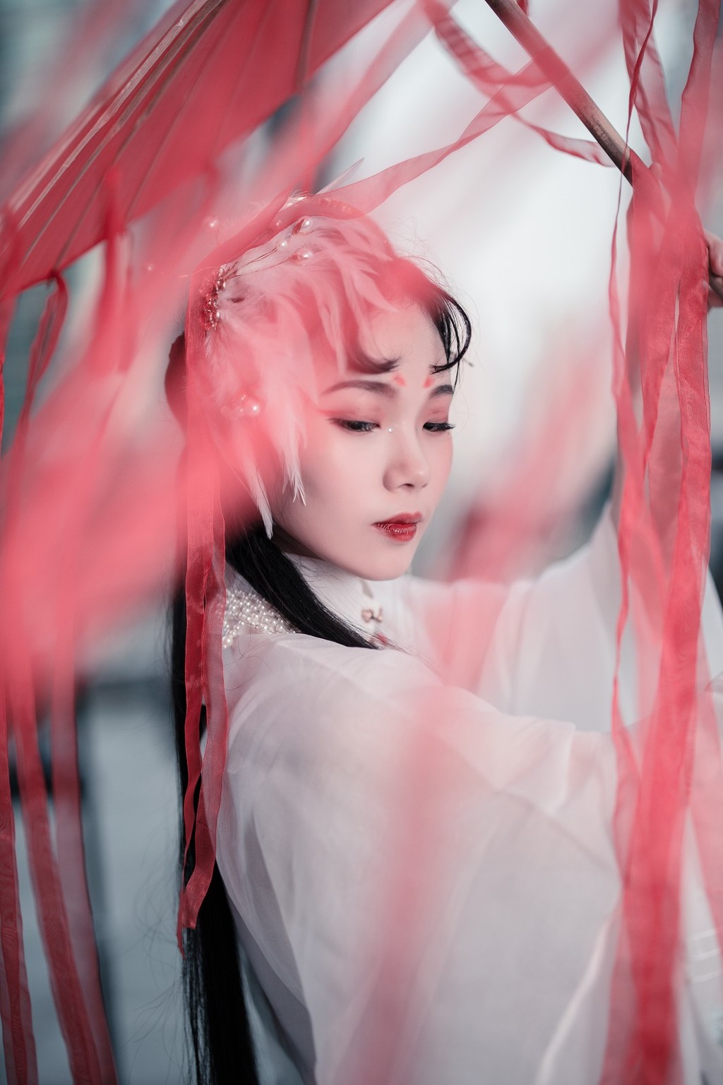 气质美人仙气飘飘红绸缎带唯美好看的古装摄影
