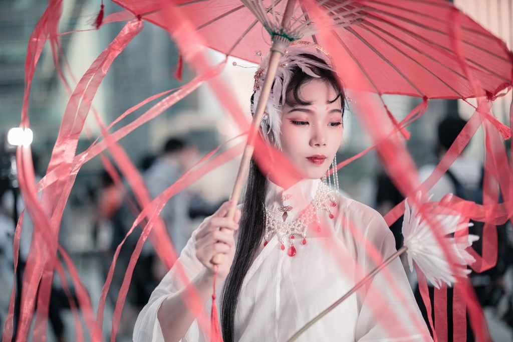 气质美人仙气飘飘红绸缎带唯美好看的古装摄影