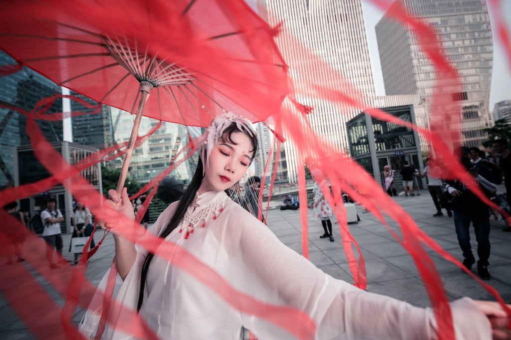 气质美人仙气飘飘红绸缎带唯美好看的古装摄影