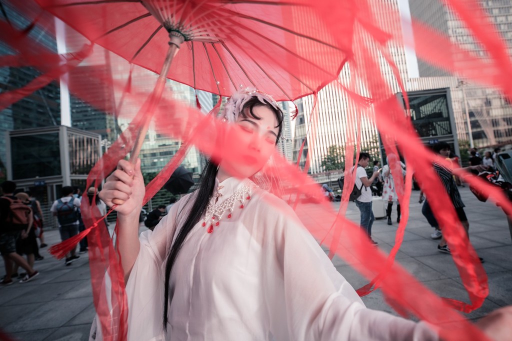 气质美人仙气飘飘红绸缎带唯美好看的古装摄影