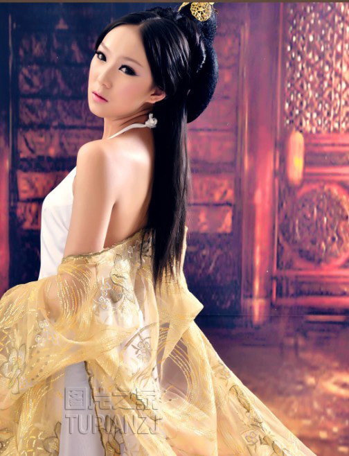 女子裸肩古典图片 眼神忧伤惹人怜