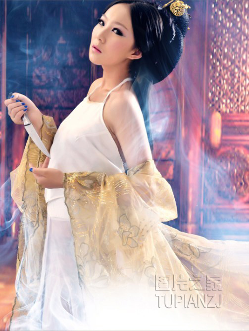 女子裸肩古典图片 眼神忧伤惹人怜