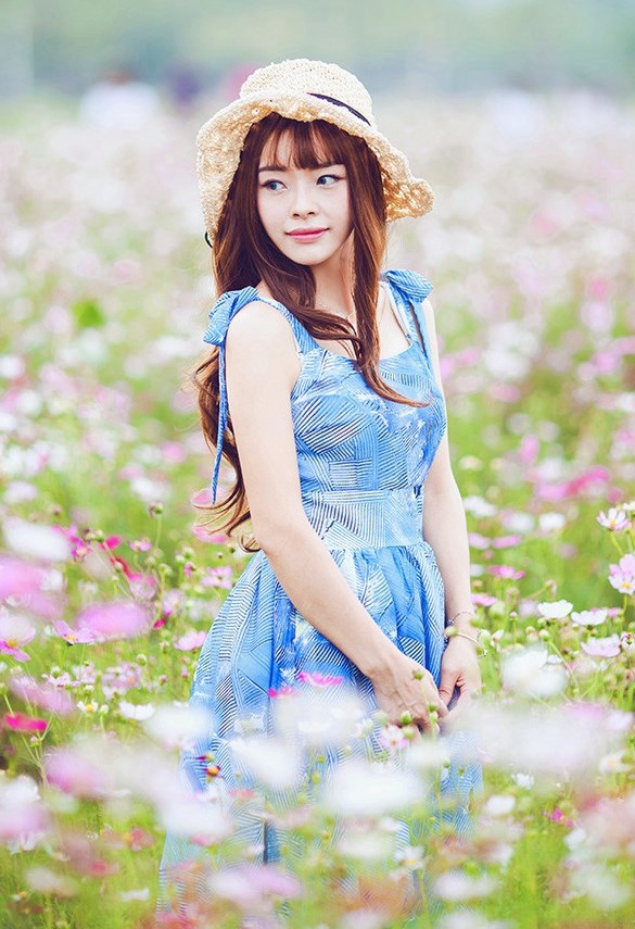 大长腿妩媚少妇丝袜诱惑写真图集