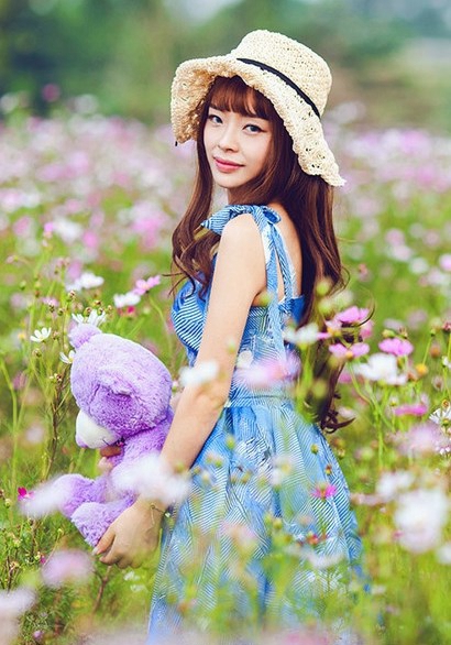 大长腿妩媚少妇丝袜诱惑写真图集