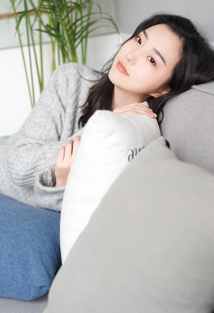 大长腿妩媚少妇丝袜诱惑写真图集