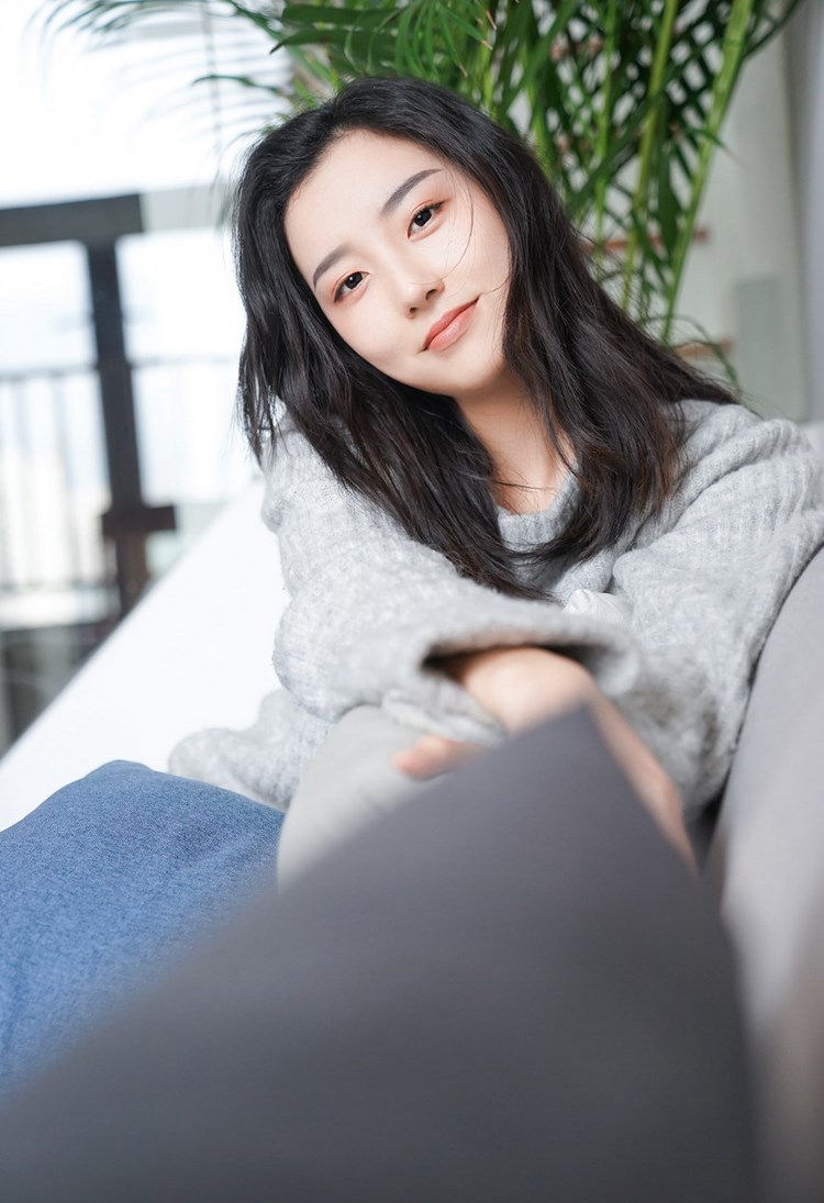 大长腿妩媚少妇丝袜诱惑写真图集