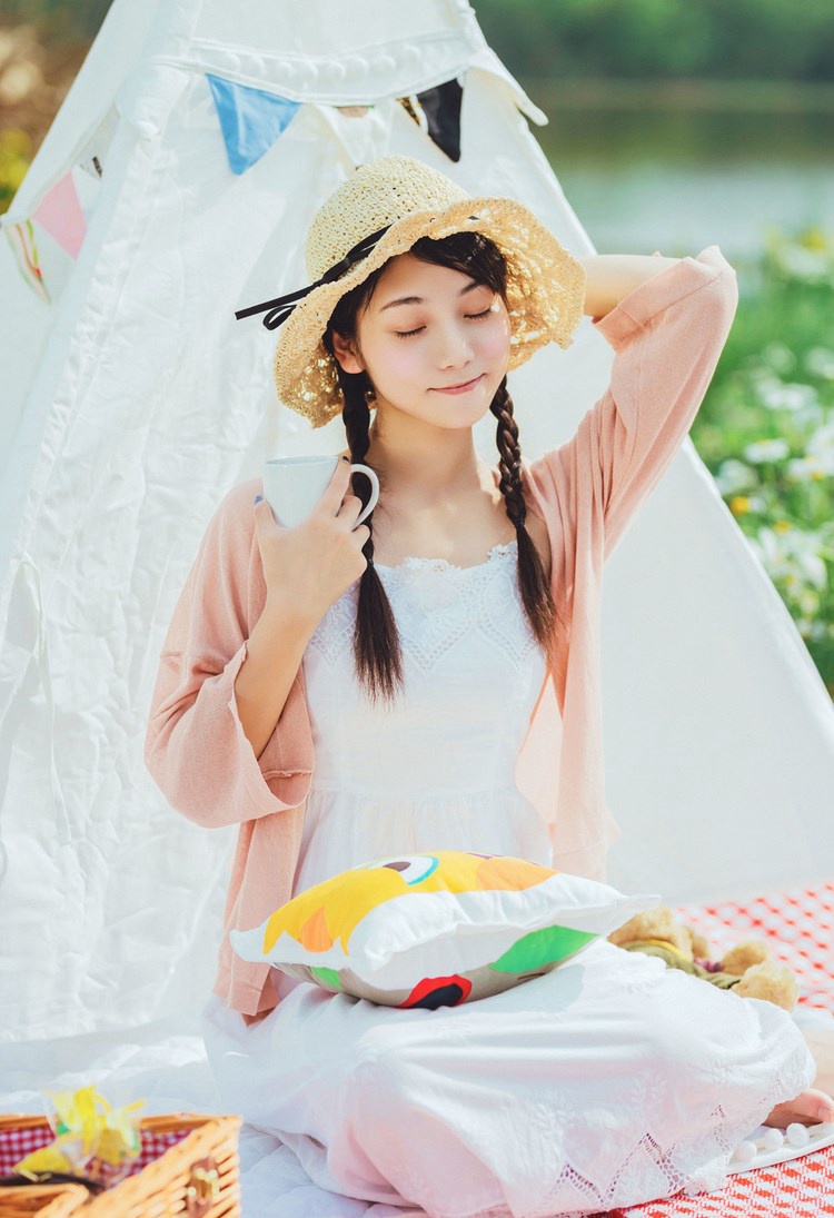 细腰长腿的午夜女人妩媚妖娆撕裂美女衣成熟自拍照