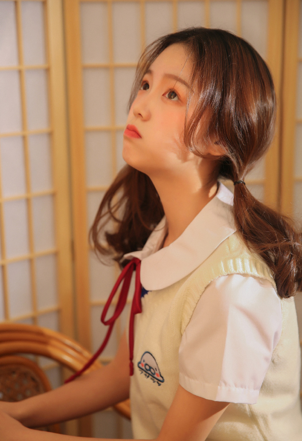 细腰长腿的午夜女人妩媚妖娆撕裂美女衣成熟自拍照