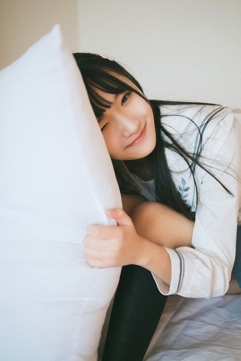 细腰长腿的午夜女人妩媚妖娆撕裂美女衣成熟自拍照