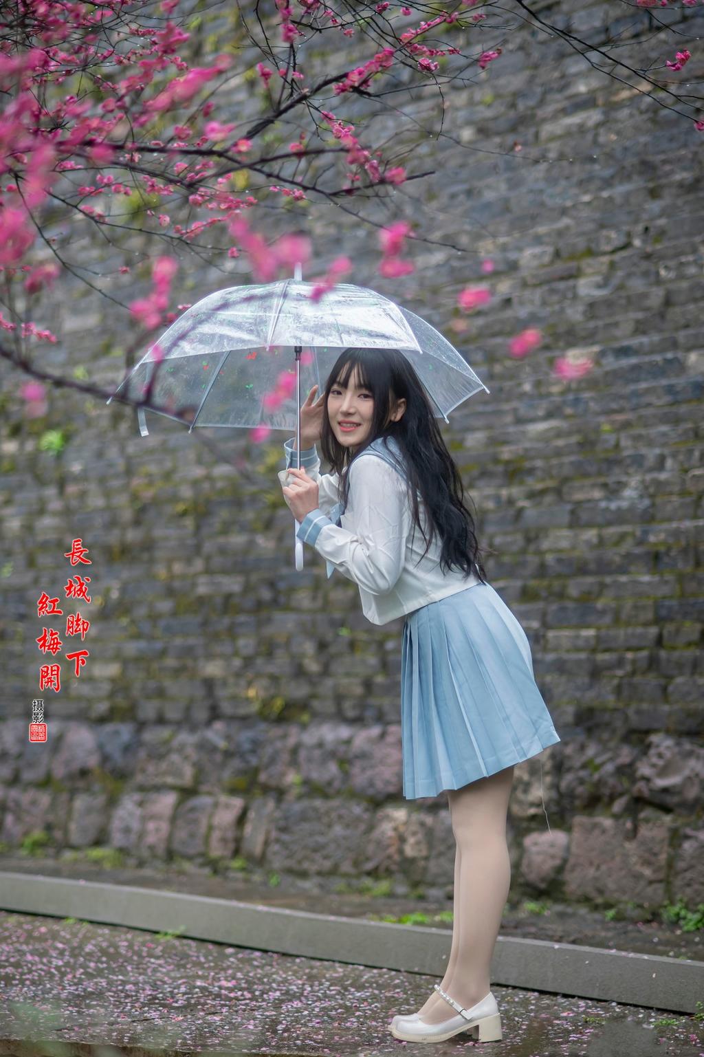 jk制服女生雨中撑伞透明丝袜淑女写真
