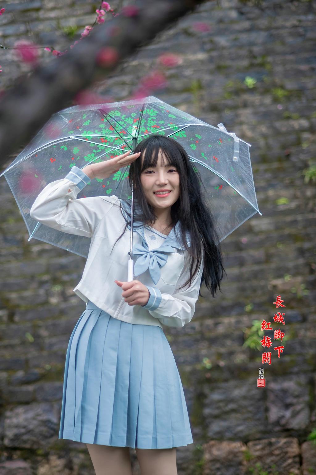 jk制服女生雨中撑伞透明丝袜淑女写真