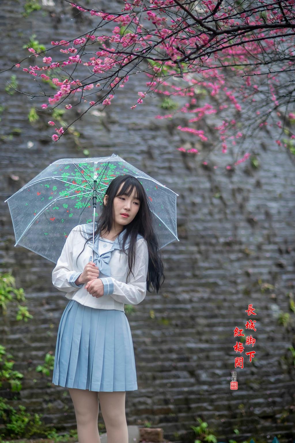 jk制服女生雨中撑伞透明丝袜淑女写真