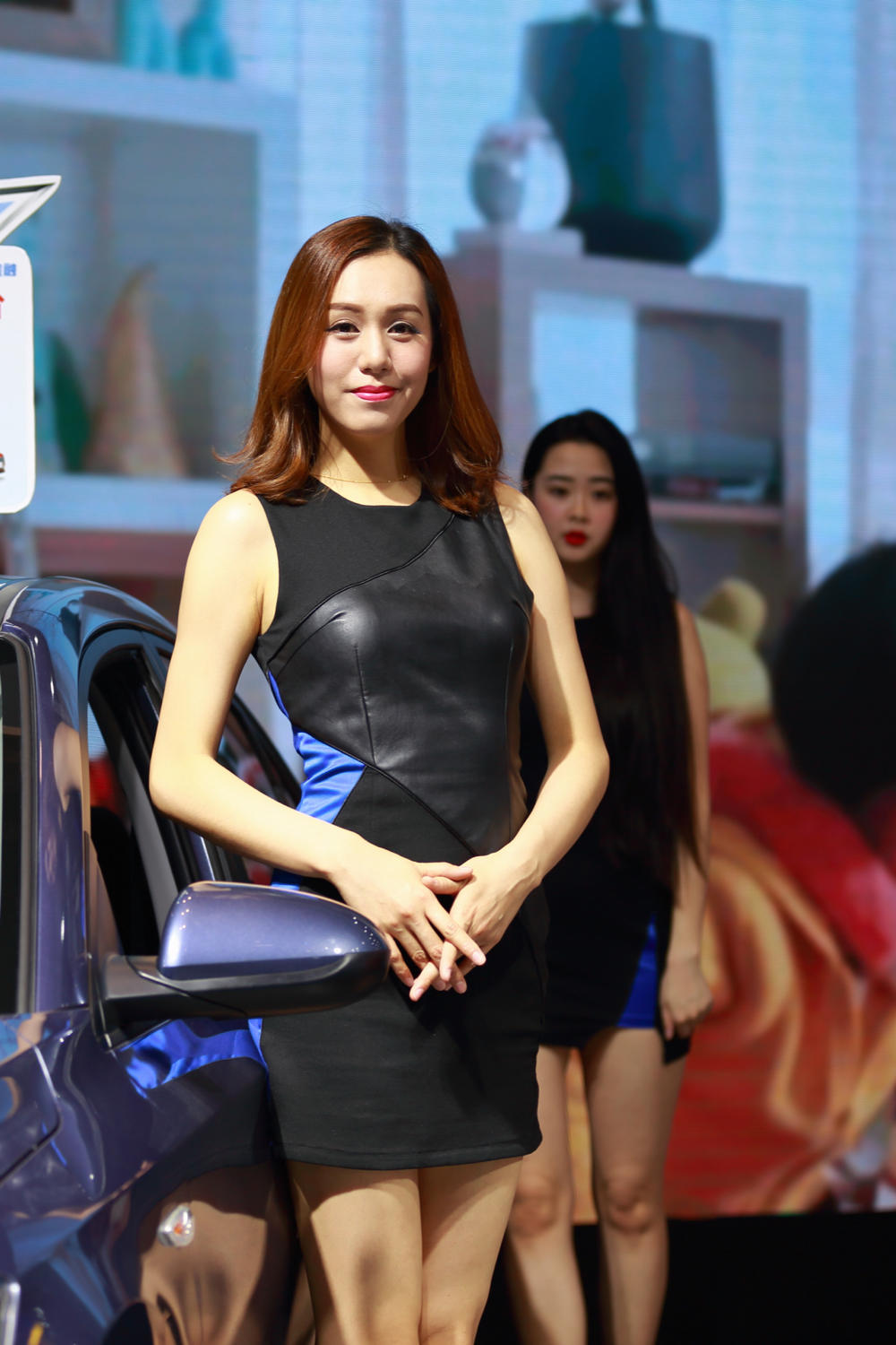 豪车美女细腰长腿妩媚私房写真