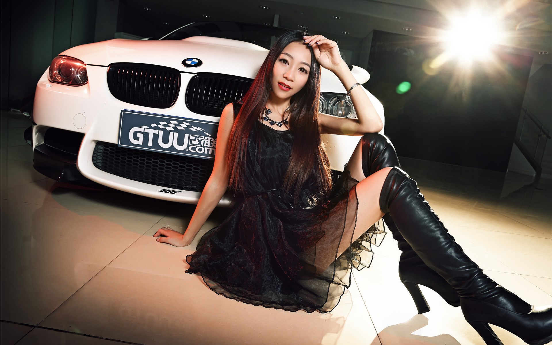 火辣头条女神化身激情车模妩媚销魂美女图库