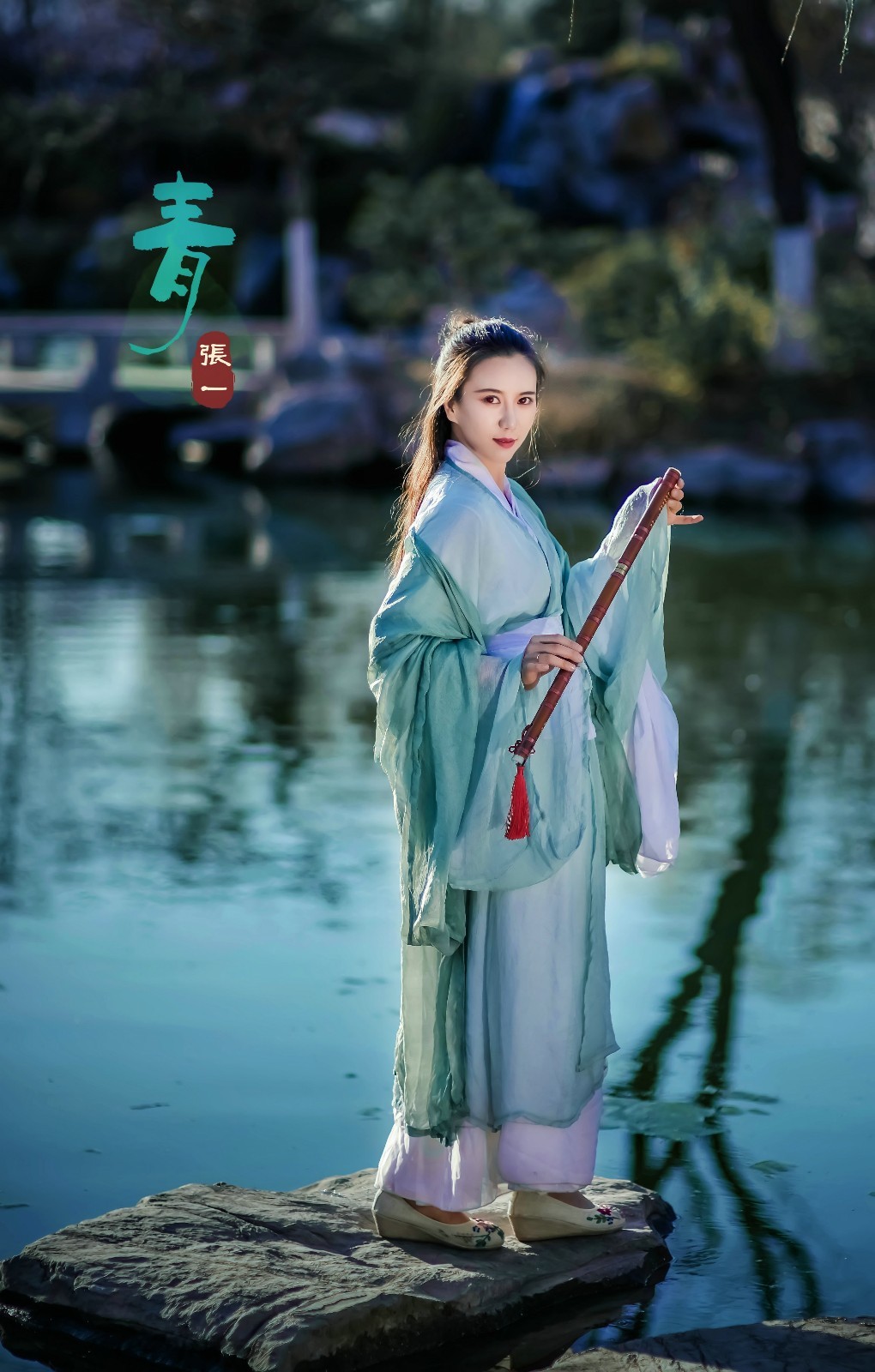 气质高冷出尘的古装美女唇红齿白唯美漂亮古风摄影图片