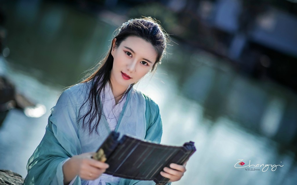 气质高冷出尘的古装美女唇红齿白唯美漂亮古风摄影图片