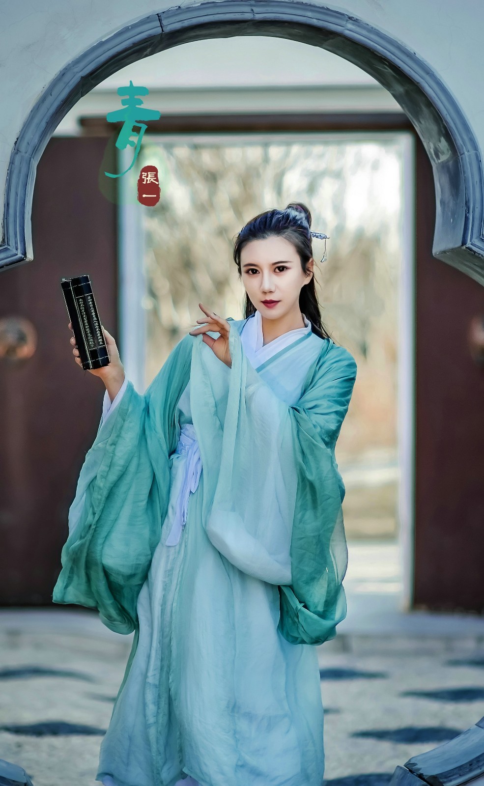 气质高冷出尘的古装美女唇红齿白唯美漂亮古风摄影图片