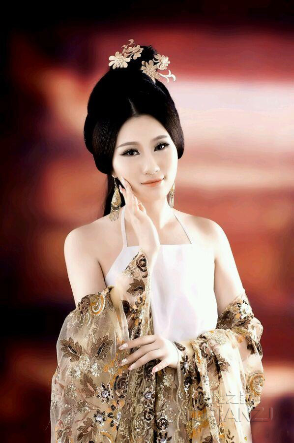 古典少女风姿卓越 性感唯美