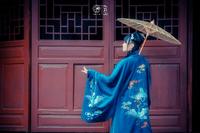 气质优雅娴静的漂亮女人古风摄影举止动人艺术照