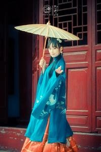 气质优雅娴静的漂亮女人古风摄影举止动人艺术照