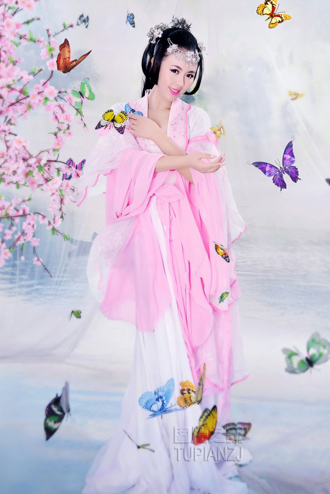 甜美古装少女上演花蝶恋