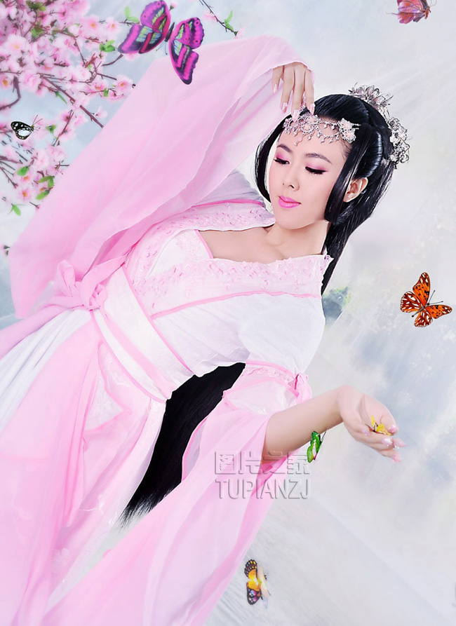 甜美古装少女上演花蝶恋