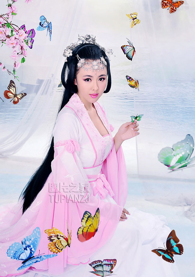 甜美古装少女上演花蝶恋