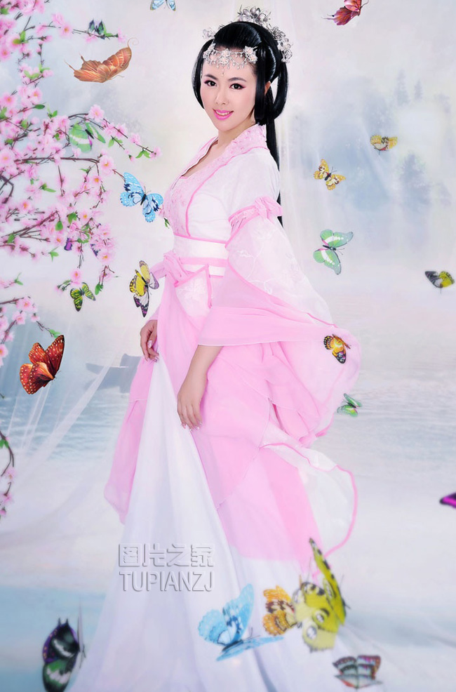 甜美古装少女上演花蝶恋