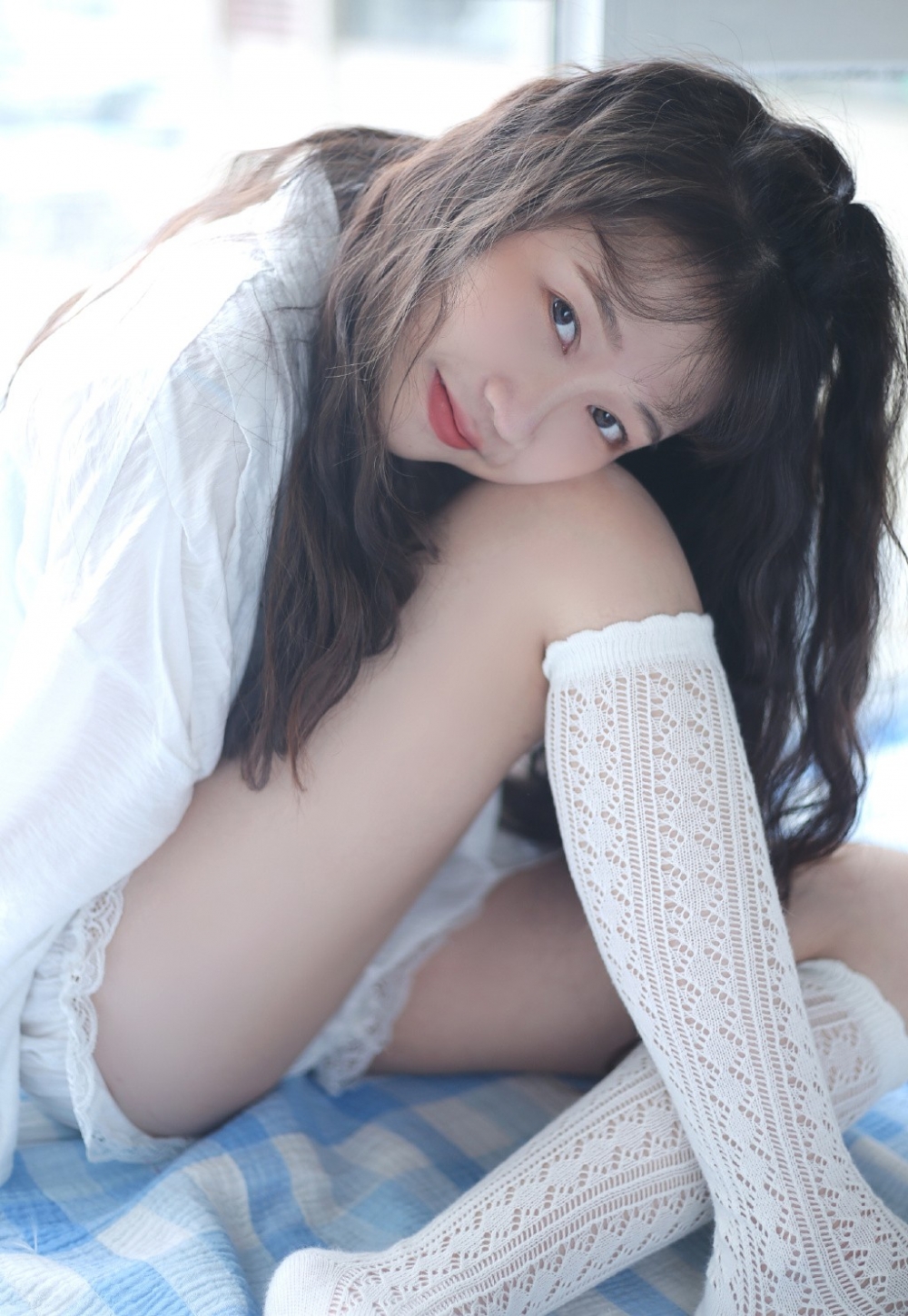 可爱萝莉床上内衣秀粉嫩美腿白丝诱惑迷人写真