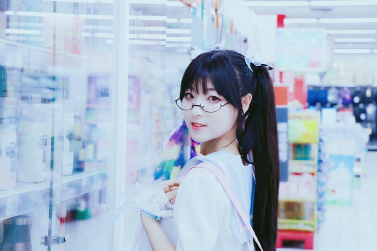 双马尾制服美女白丝美腿街拍软妹穿搭写真