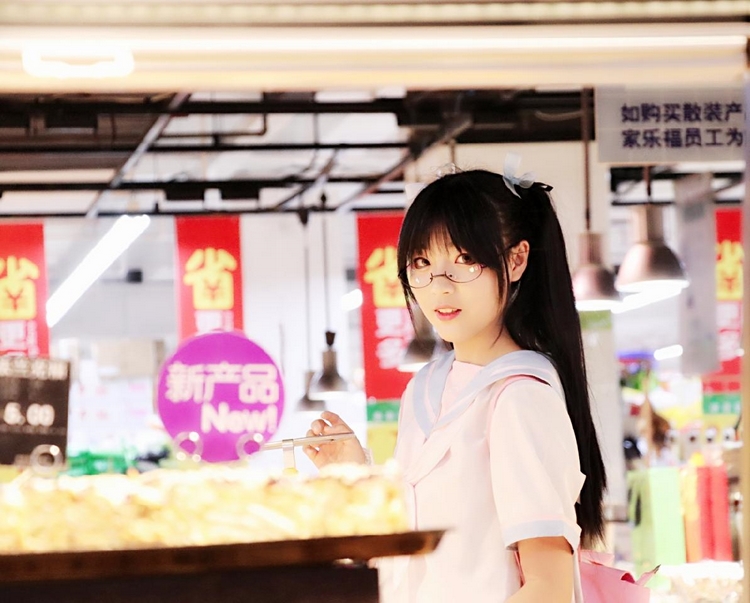 双马尾制服美女白丝美腿街拍软妹穿搭写真