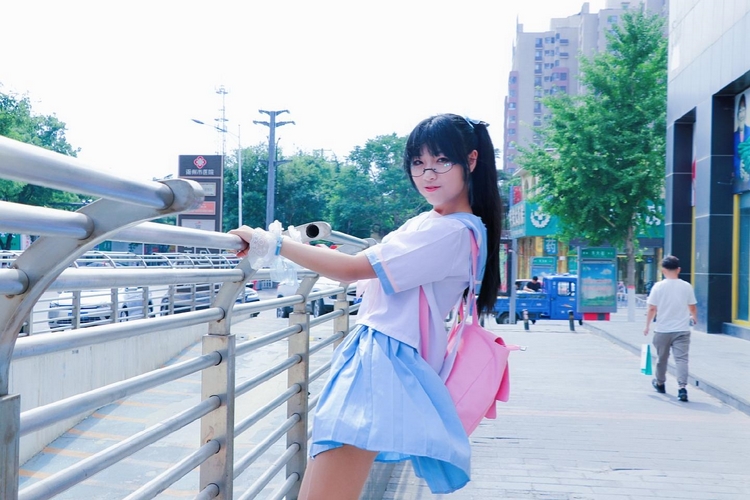 双马尾制服美女白丝美腿街拍软妹穿搭写真