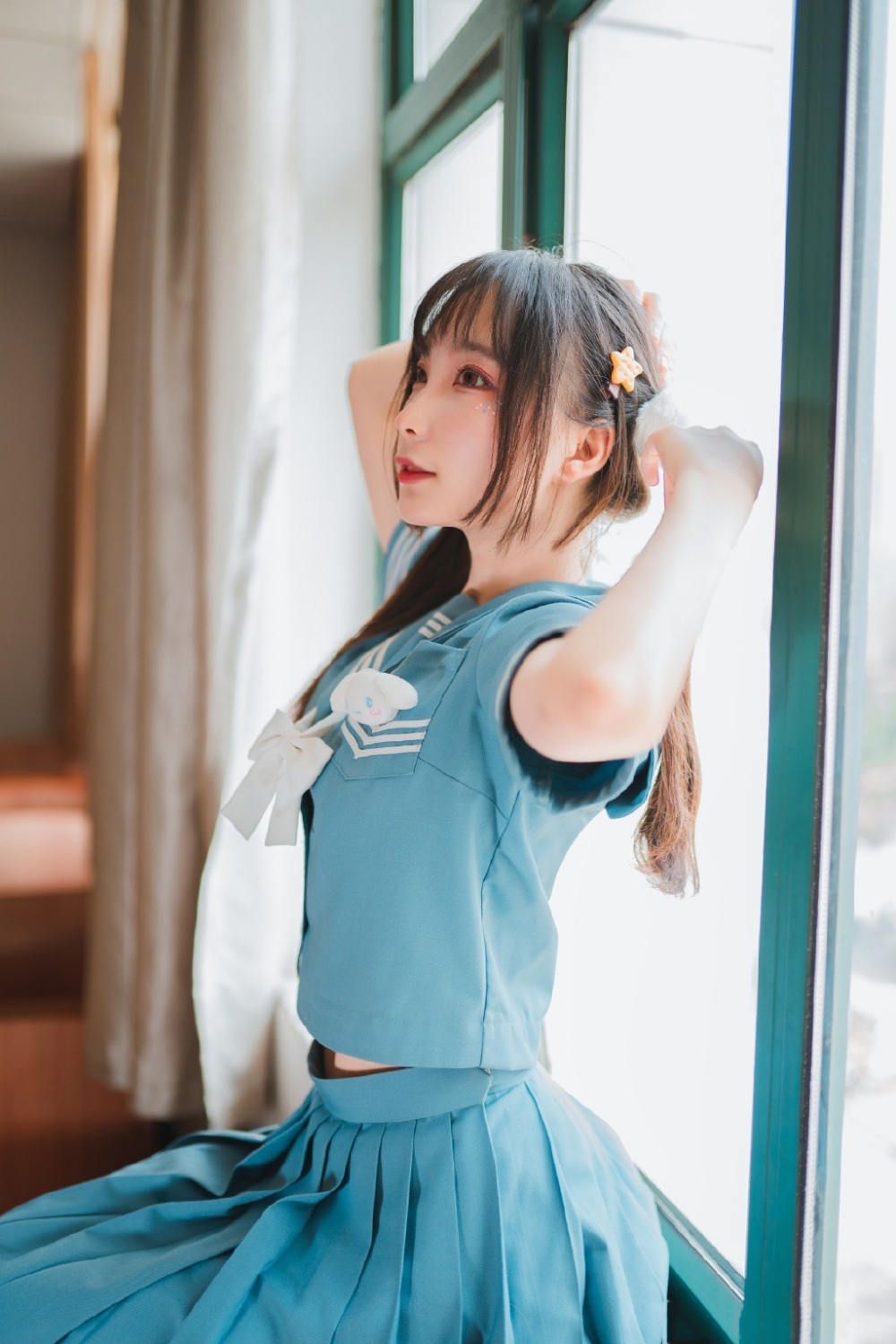 校园美女同学制服诱惑白丝美腿养眼性感写真