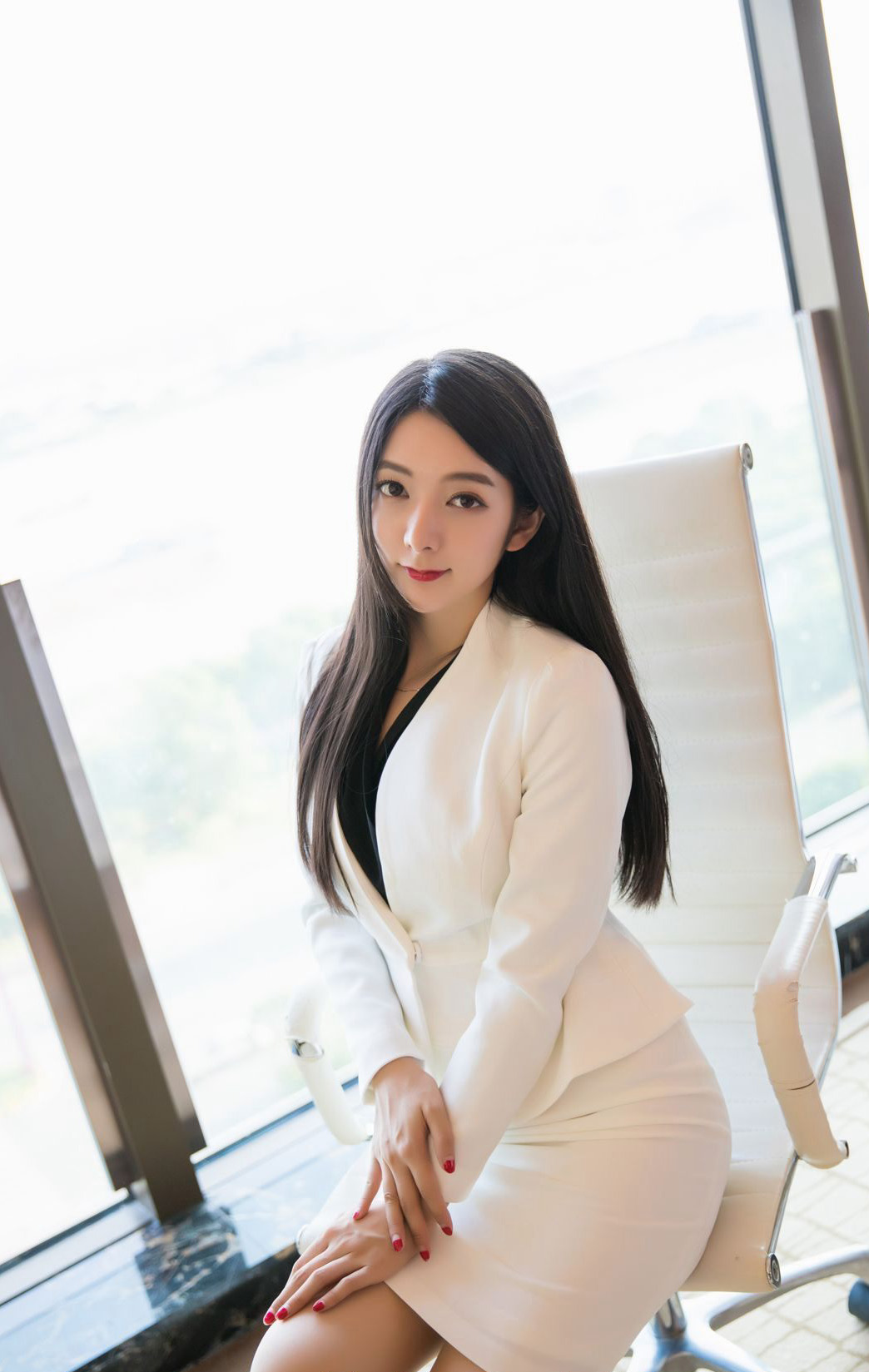 OL制服美女美腿肉丝袜高跟诱惑图集 酷似小热巴哦