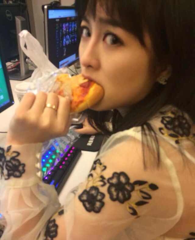 美女少妇心妍小公主透视黑丝胸器惊人香艳美女写真