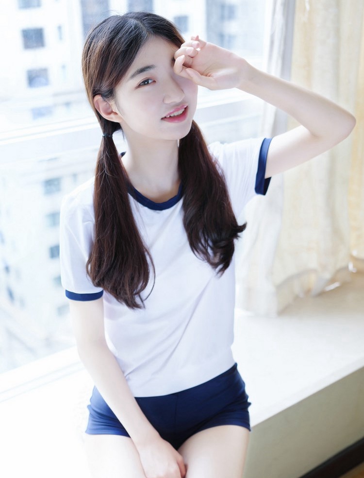 丰腴熟女恩一巨乳绵软黑丝诱惑