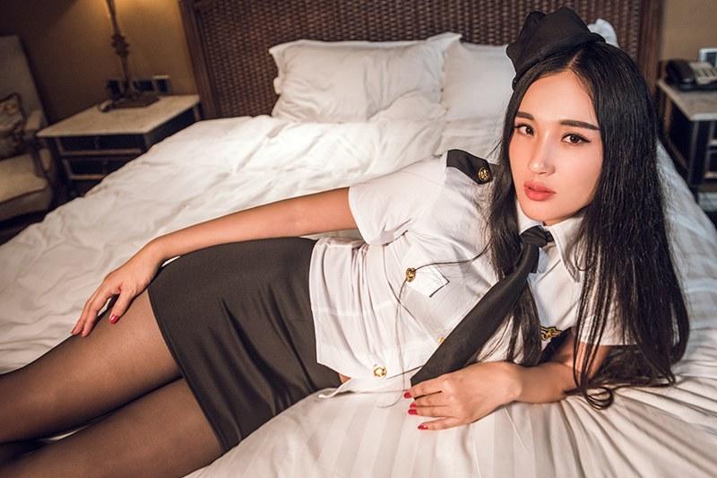 床上美女黑丝制服极品销魂套图