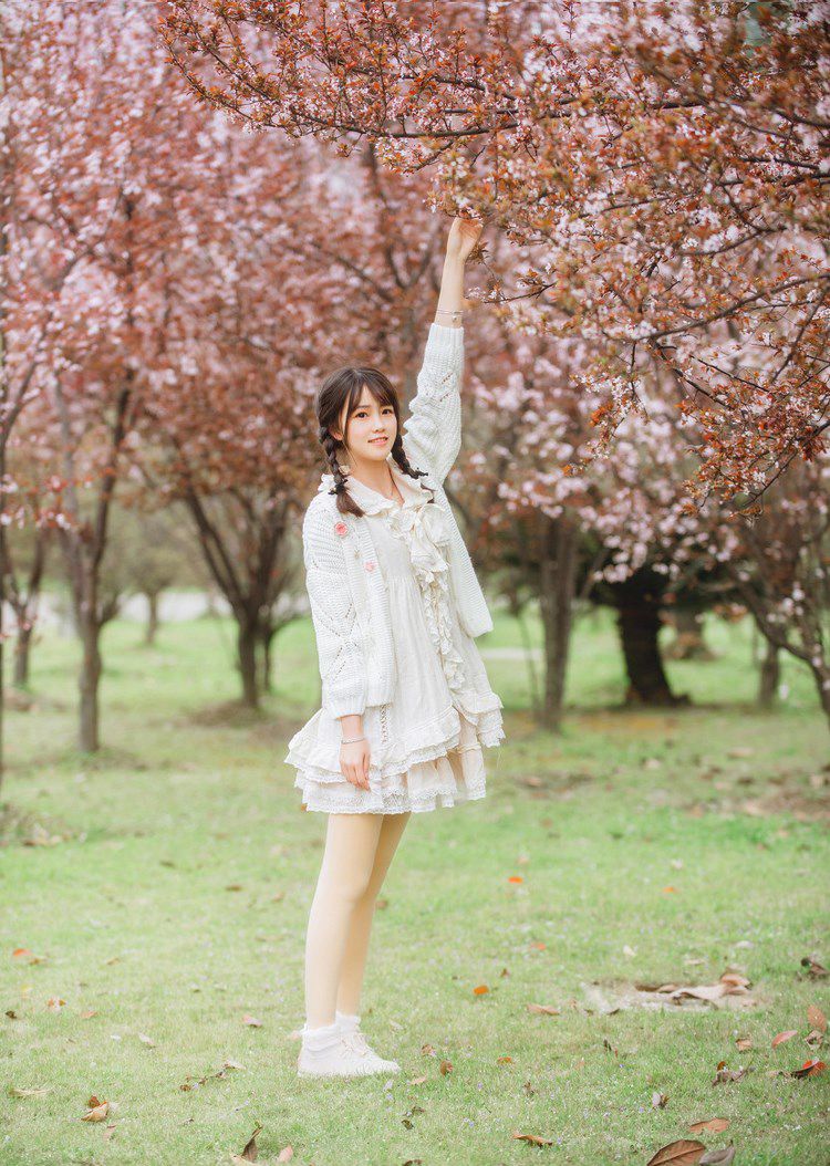 深v爆乳的极品胸膜前凸后翘好身材诱人美人私房照