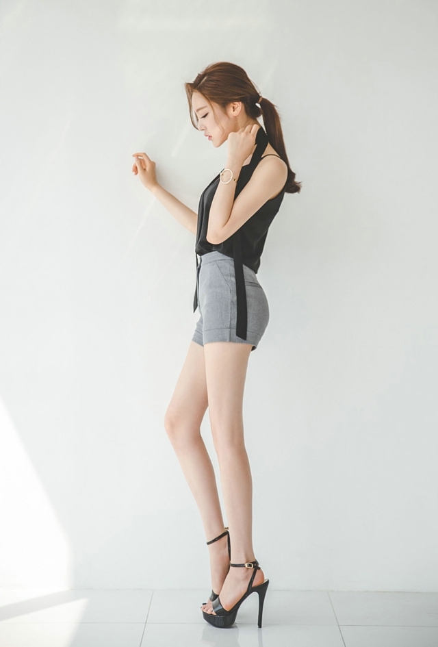 高跟鞋美女性感大长腿私人拍摄