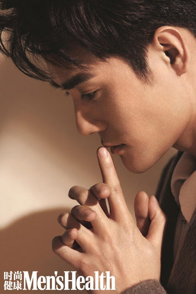 王凯温柔休闲风时尚杂志写真照