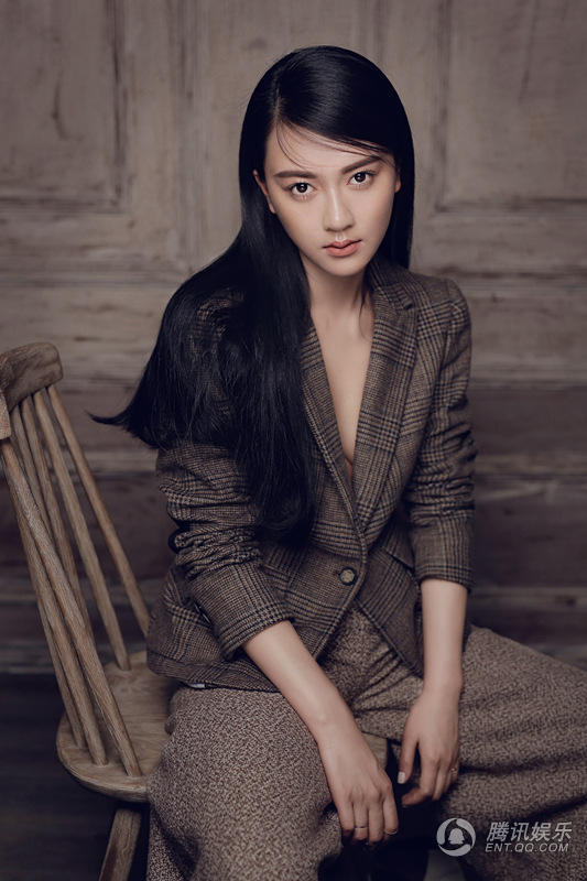 逯恣祯性感时尚大片 “禁欲系女神”有颜又有范