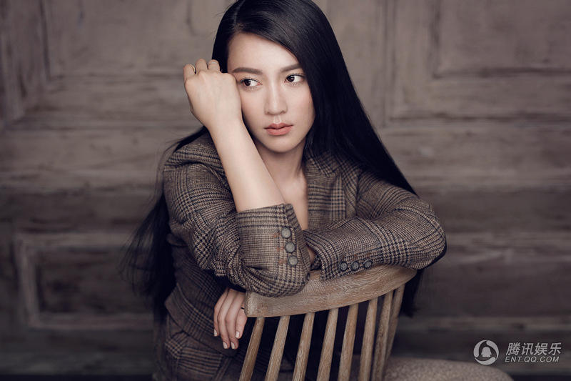 逯恣祯性感时尚大片 “禁欲系女神”有颜又有范