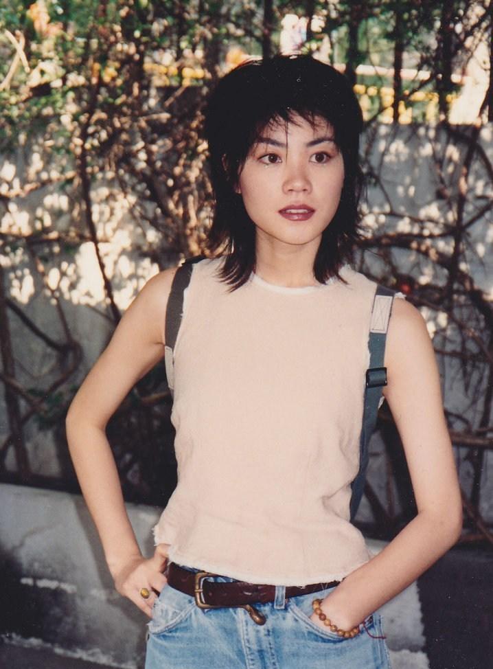 王菲昔日纯美青涩旧照